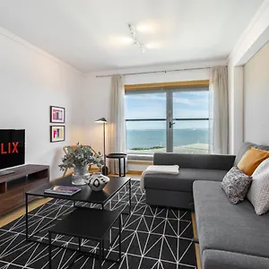 Apartment Whome Panoramic View With Elevator, Ac, Garage Perfect For Families & Business Travellers, Lisbon